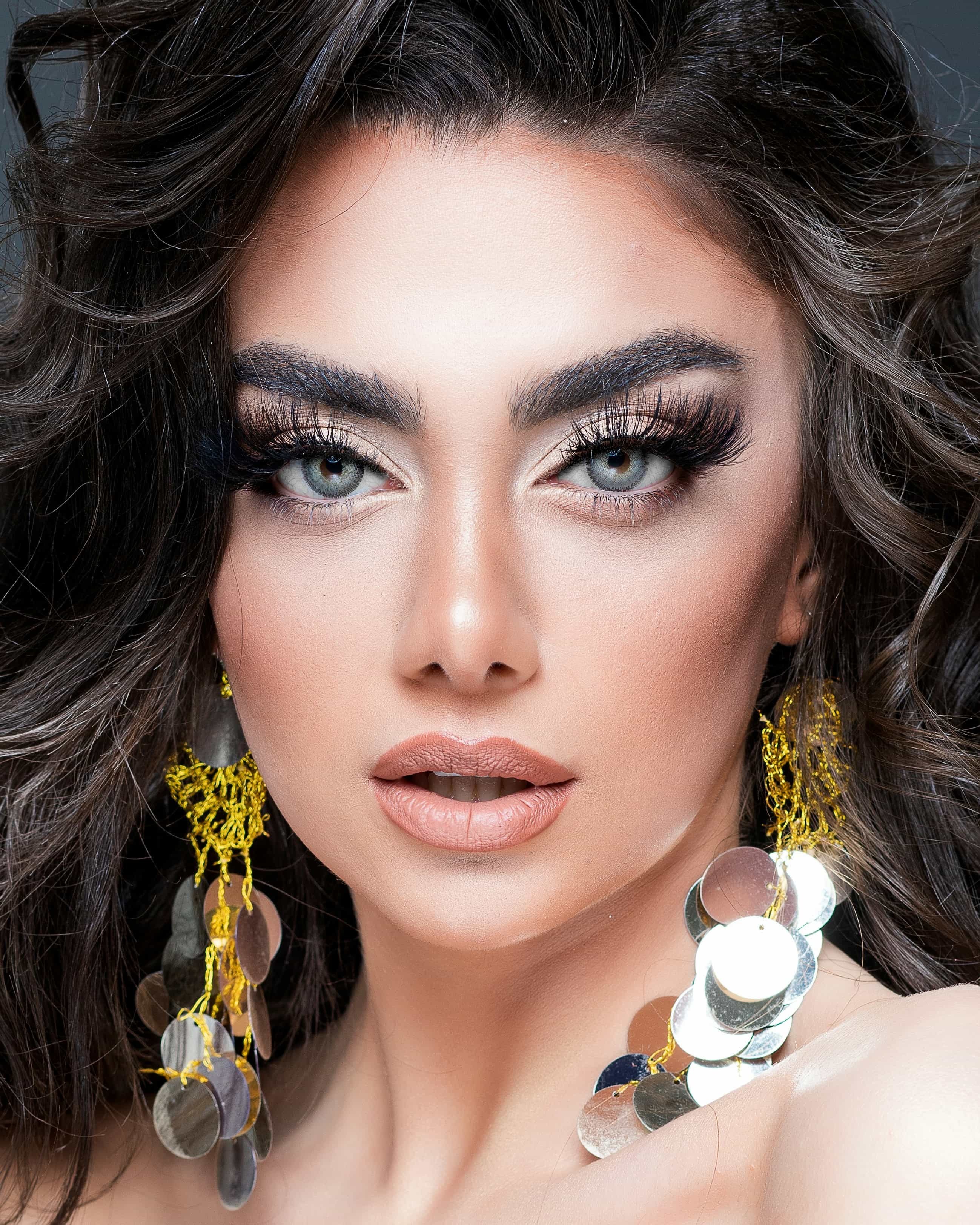 Večernji makeup – vodič za elegantan i dugotrajan izgled